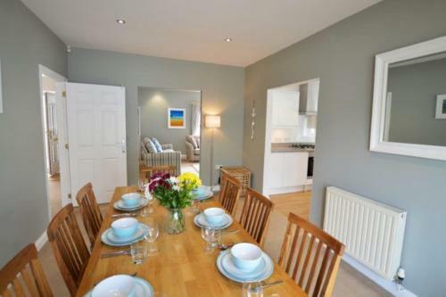 Seven Bays House