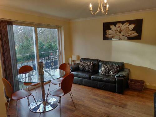Waterfront Apartment In The Heart Of St Neots