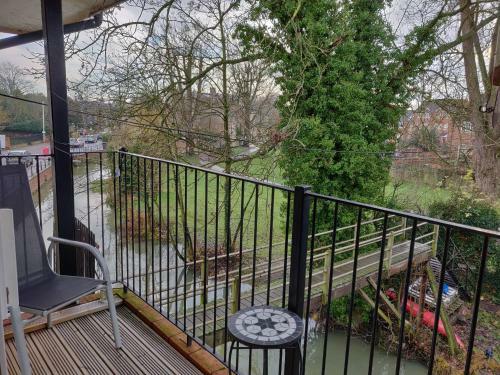 Waterfront Apartment In The Heart Of St Neots