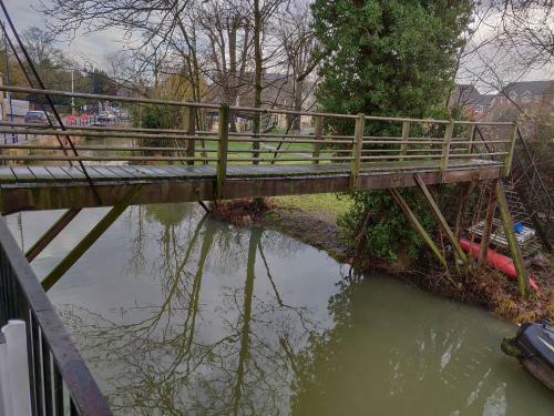 Waterfront Apartment In The Heart Of St Neots