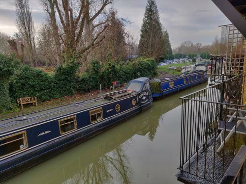 Waterfront Apartment In The Heart Of St Neots