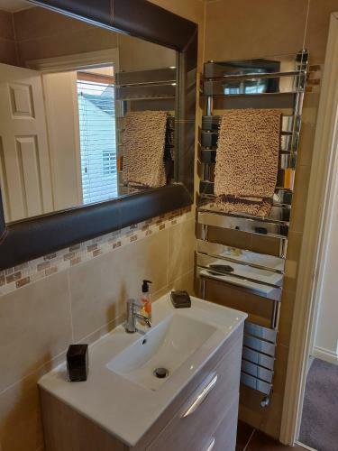 Waterfront Apartment In The Heart Of St Neots