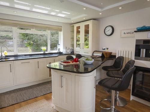 6 Knowle Court