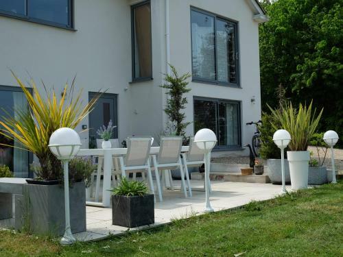 Shutts House Garden Apartment