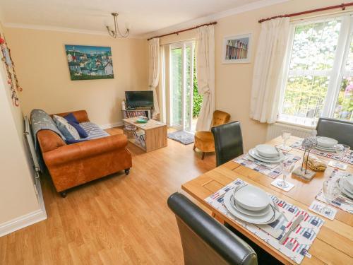 2 Oakhill Drive