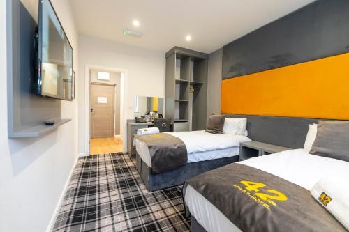 42 Apart-hotel