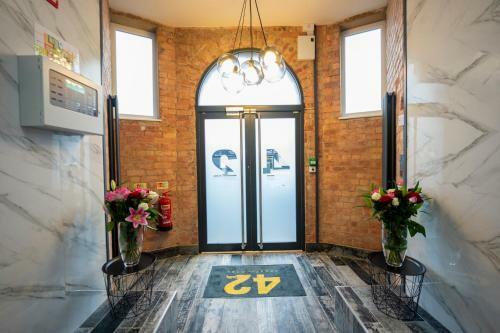42 Apart-hotel