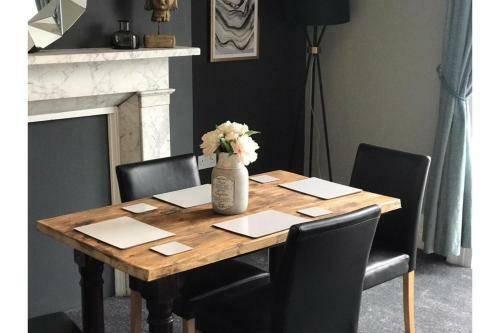 Hotel Oyo The Leven Guesthouse
