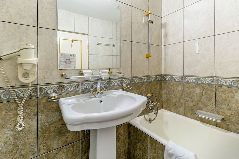 Hotel Imparatul Romanilor