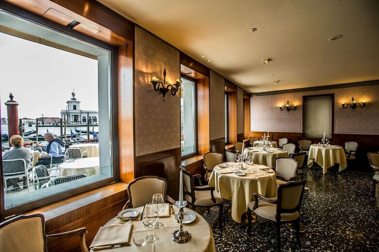 Hotel Monaco And Grand Canal