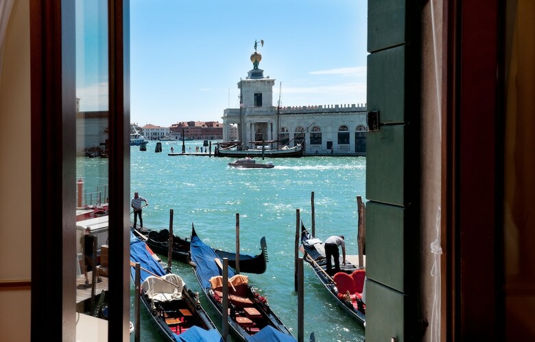 Hotel Monaco And Grand Canal