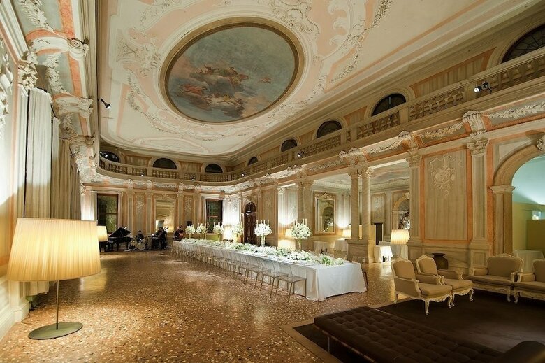 Hotel Monaco And Grand Canal