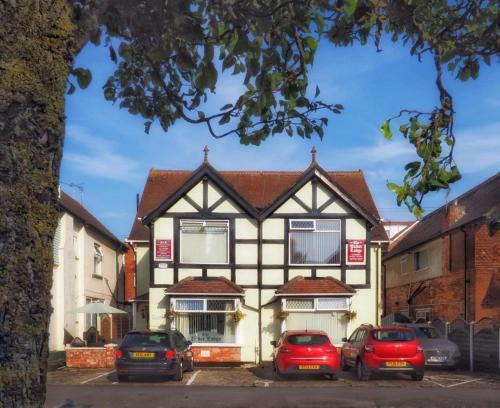 Hostal The Tudor Lodge