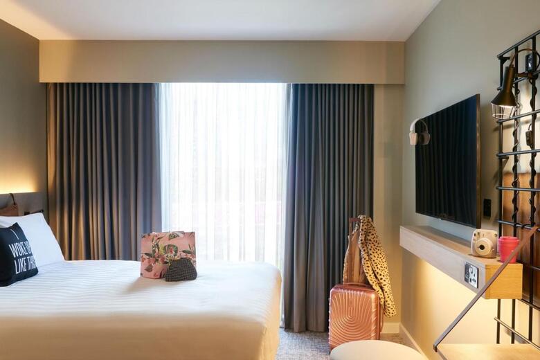 Hotel Moxy Slough