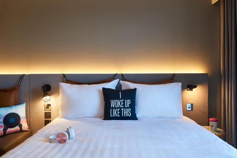 Hotel Moxy Slough
