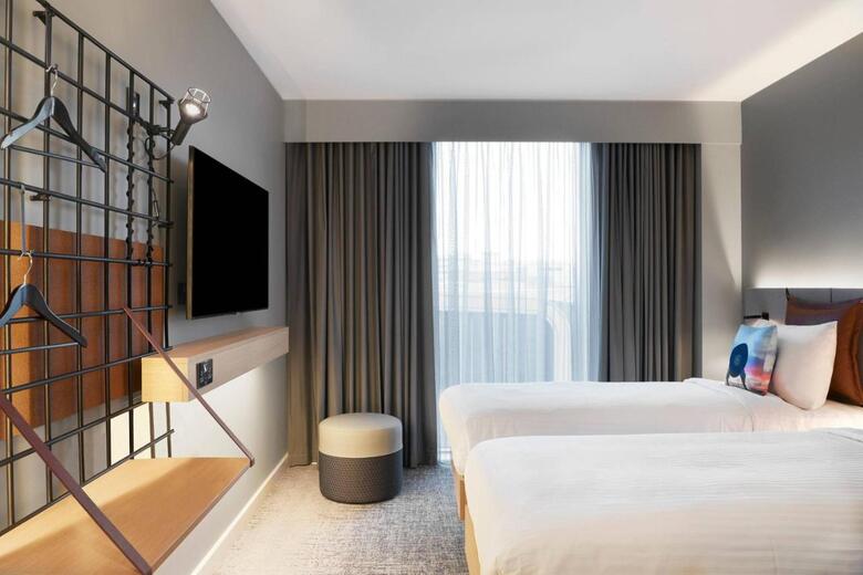 Hotel Moxy Slough