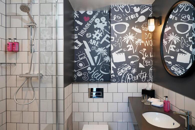 Hotel Moxy Slough