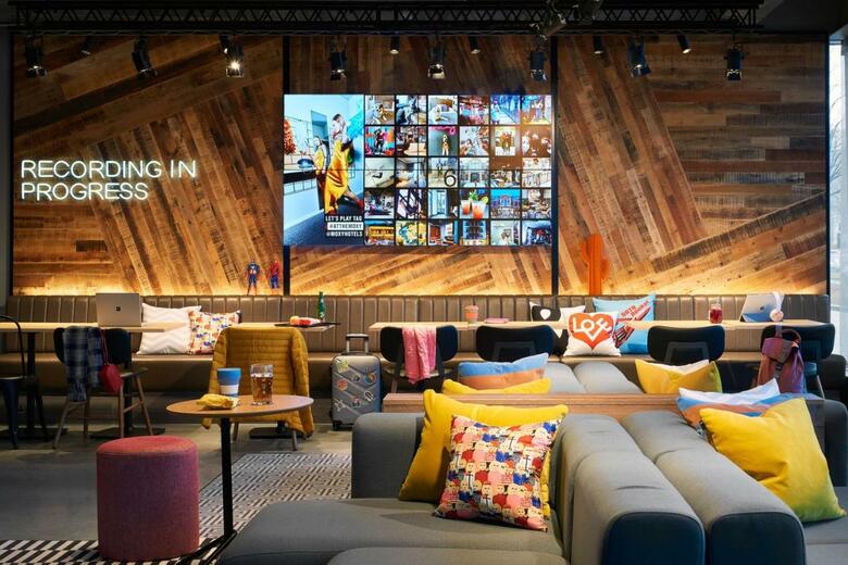 Hotel Moxy Slough