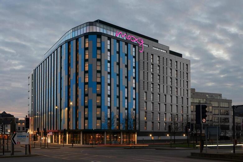 Hotel Moxy Slough