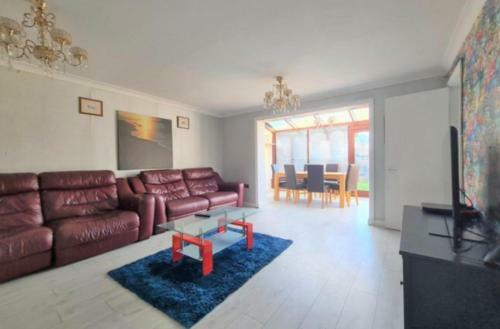 Immaculate 3-bed House In Slough