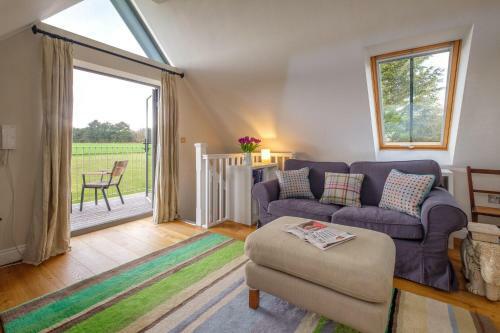 White Cottage Apartment