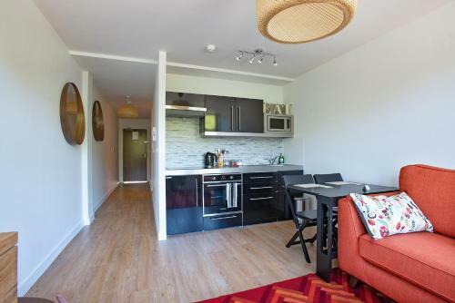 Modern 1 Bedroom Apartment In City Centre