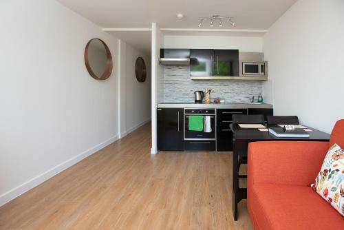 Modern 1 Bedroom Apartment In City Centre