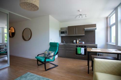 Modern 1 Bedroom Apartment In City Centre