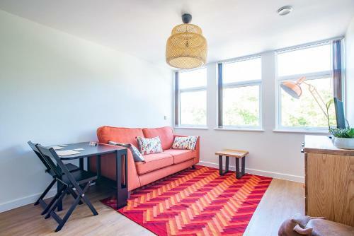 Modern 1 Bedroom Apartment In City Centre