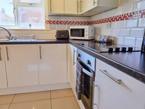 Apartamento Convenient Sleeps 8 2 Bed Ground Parking