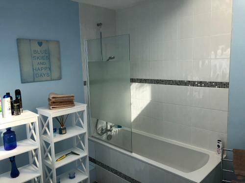 Home2home Captivating 4-bed House In Solihull