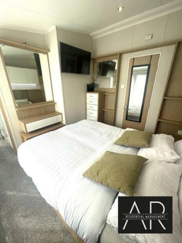 Luxury 3 Bed Mobile Home On The Sea
