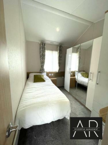 Luxury 3 Bed Mobile Home On The Sea
