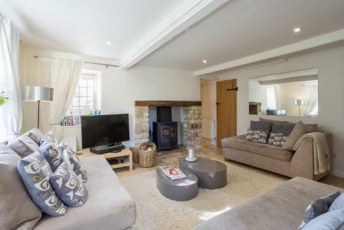 Southrop Villa Sleeps 6 Wifi