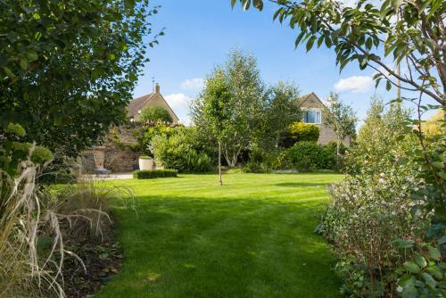 Southrop Villa Sleeps 6 Wifi