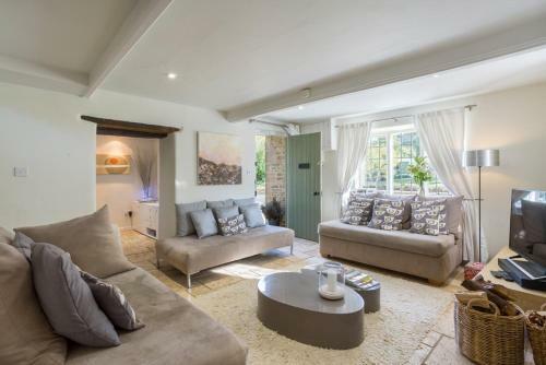 Southrop Villa Sleeps 6 Wifi