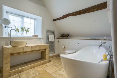 Southrop Villa Sleeps 6 Wifi