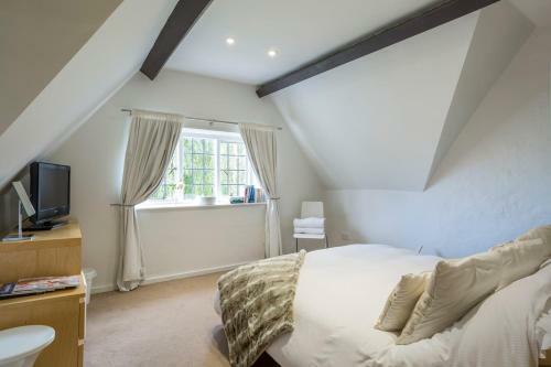 Southrop Villa Sleeps 6 Wifi