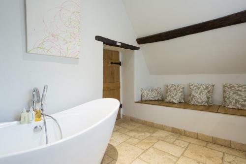 Southrop Villa Sleeps 6 Wifi