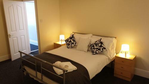 South Shield's Hidden Gem Amethyst 3 Bedroom House Sleeps 6 Guests