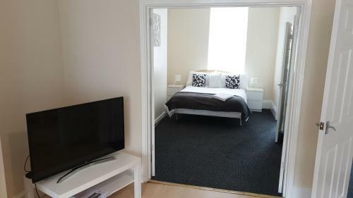 South Shield's Hidden Gem Amethyst 3 Bedroom House Sleeps 6 Guests