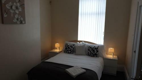 South Shield's Hidden Gem Amethyst 3 Bedroom House Sleeps 6 Guests