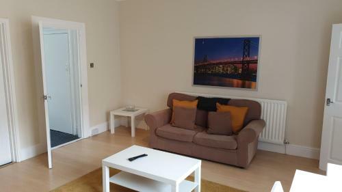 South Shield's Hidden Gem Amethyst 3 Bedroom House Sleeps 6 Guests
