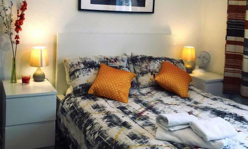 Hostal Love: Peaceful Neighbourhood Near Heathrow