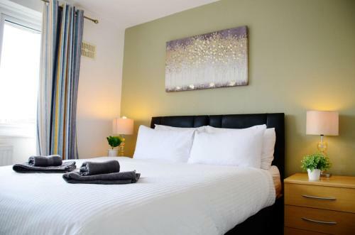 Hostal (7sm-12)dreams Serviced Accommodations- Staines/heathrow