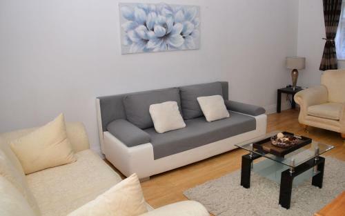 Hostal (29ew-12) Dreams Serviced Accommodations- Staines/heathrow