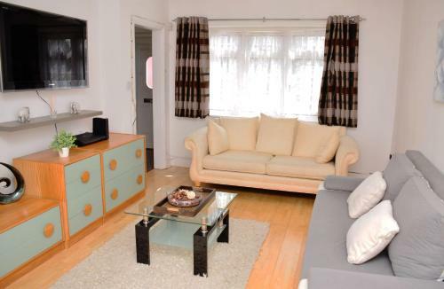 Hostal (29ew-01) Dreams Serviced Accommodations- Staines/heathrow