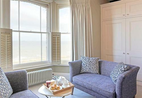 Southwold Villa Sleeps 14 With Wifi