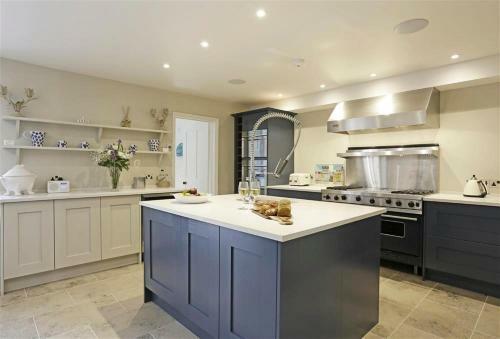 Southwold Villa Sleeps 14 With Wifi