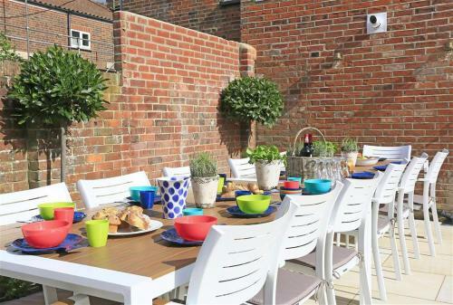 Southwold Villa Sleeps 14 With Wifi